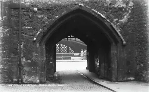 Surroundings Prints: Gateway of the Bloody Tower, Tower of London