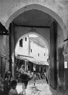 Images Dated 4th December 2017: The Gateway leading into the Moulay Idriss, Morocco