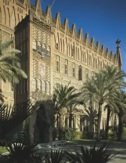 GAUDI, Antoni. Santa Teresa School