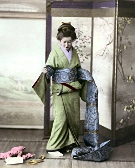 Geisha Gallery: Geisha winding obi sash, Japan