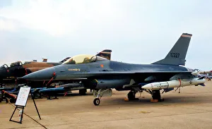 Dynamics Prints: General Dynamics F-16A Fighting Falcon 79-0327