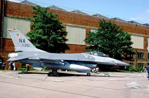 Dynamics Prints: General Dynamics F-16A Fighting Falcon 79-0351