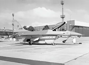 Koninklijke Prints: General Dynamics F-16A Fighting Falcon J-135