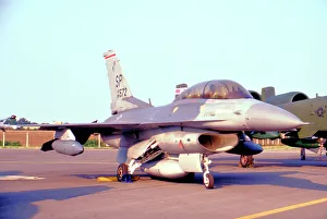 Dynamics Prints: General Dynamics F-16D Fighting Falcon 85-1572