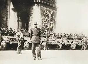 General Koenig with General Leclercs troops at the Triumpha