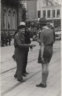 Shake Prints: General Montgomery meeting scout leader, Amsterdam