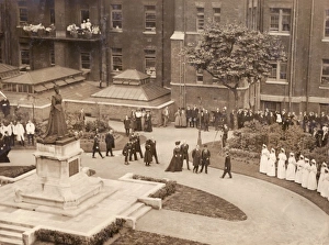 George V and Mary visit the London Hospital