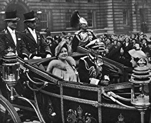Images Dated 12th April 2011: George VI and Queen Elizabeth leaving Buckingham Palace