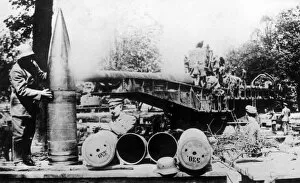 German artillerymen checking weapons, WW1