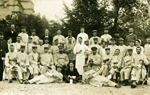 Images Dated 20th July 2018: German convalescent soldiers with hospital staff, WW1