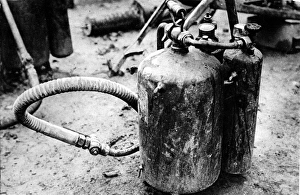 Images Dated 21st December 2004: German Flame-thrower; First World War, 1916