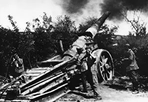 Ears Prints: German gunners with 17cm naval gun, WW1