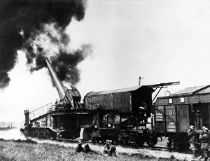 German heavy railway-mounted gun in action, WW1