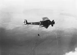 Images Dated 10th October 2011: German monoplane in flight, WW1