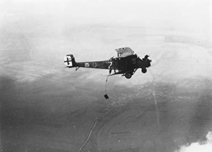 Images Dated 10th October 2011: German monoplane in flight, WW1