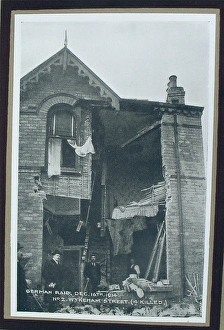 Images Dated 25th April 2012: The German Raid on Scarborough, December 16th 1914
