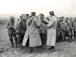 Images Dated 2nd December 2011: German soldiers captured, Monastir, WW1