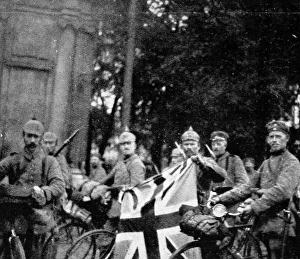 Images Dated 18th April 2004: German soldiers with the Union Jack