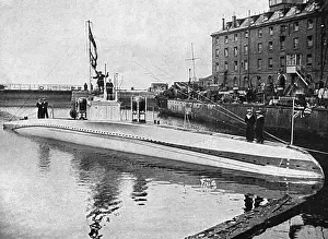 Ensign Prints: German submarine on view in London, WW1