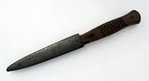 Firearms Collection: German trench knife in its steel scabbard