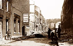 German troops looting the town of Vise in Belgium during WW1
