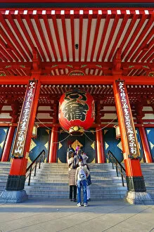 Giant red Japanese lantern, Senso-Ji Temple, Asakusa, Tokyo