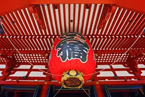 Giant red Japanese lantern, Senso-Ji Temple, Asakusa, Tokyo