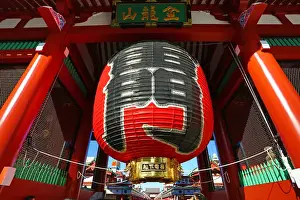 Giant red Japanese lantern, Senso-Ji Temple, Asakusa, Tokyo