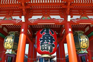 Giant red Japanese lantern, Senso-Ji Temple, Asakusa, Tokyo