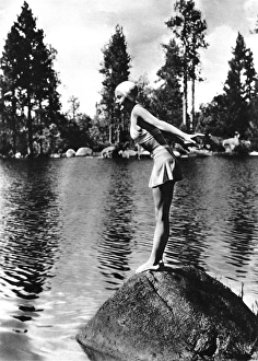 Images Dated 29th December 2010: Ginger Rogers posed at San Bernardino Range
