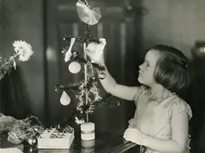 Decorates Prints: GIRL DECORATES TREE
