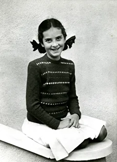 Images Dated 27th July 2018: GIRLS JUMPER 1930S