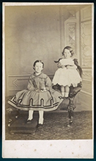 Broderie Gallery: Two Girls / Sims C1850S