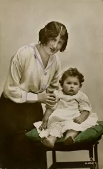 Images Dated 9th January 2012: Gladys Cooper with one of her children
