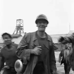 Miners Prints: Glapwell Colliery, Mining
