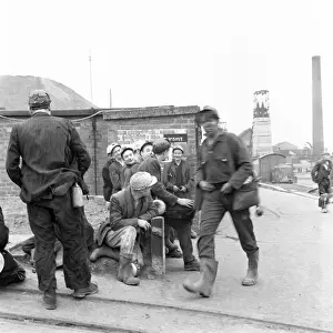 Miners Prints: Glapwell Colliery, Mining