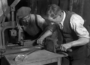 Moulding Prints: Glassmaking - Moulding