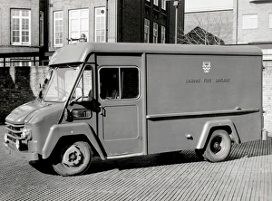 Images Dated 31st May 1960: GLC-LFB Breathing apparatus cylinder van