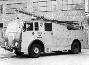 Images Dated 31st May 1965: GLC-LFB - Dual purpose pump fire engine