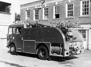 Images Dated 31st May 1965: GLC-LFB - Dual purpose water-tender fire engine