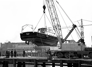 Images Dated 31st May 1976: GLC-LFB Fire boat- Fire Hawk