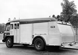 Images Dated 31st May 1965: GLC-LFB - Foam Tender at Eltham