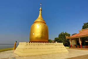 Images Dated 31st January 2016: Gold Bupaya Pagoda in Old Bagan, Bagan, Myanmar