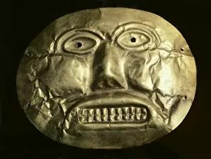 Gold ceremonial mask. Calima art. Jewelry. COLOMBIA
