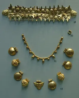 Gold etruscan jewelry. 400-350 BC