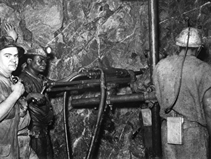 Images Dated 16th May 2011: Gold Miners