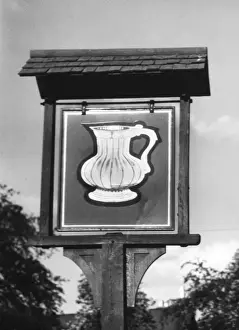GOLDEN POT INN SIGN