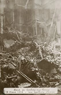 Images Dated 15th May 2012: Gotha bombing raid on Paris
