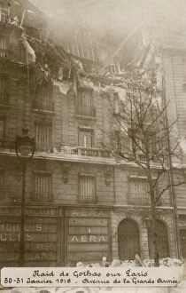 Images Dated 15th May 2012: Gotha raid on Paris. First World War