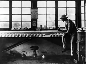 GRADING TEA / INDIA